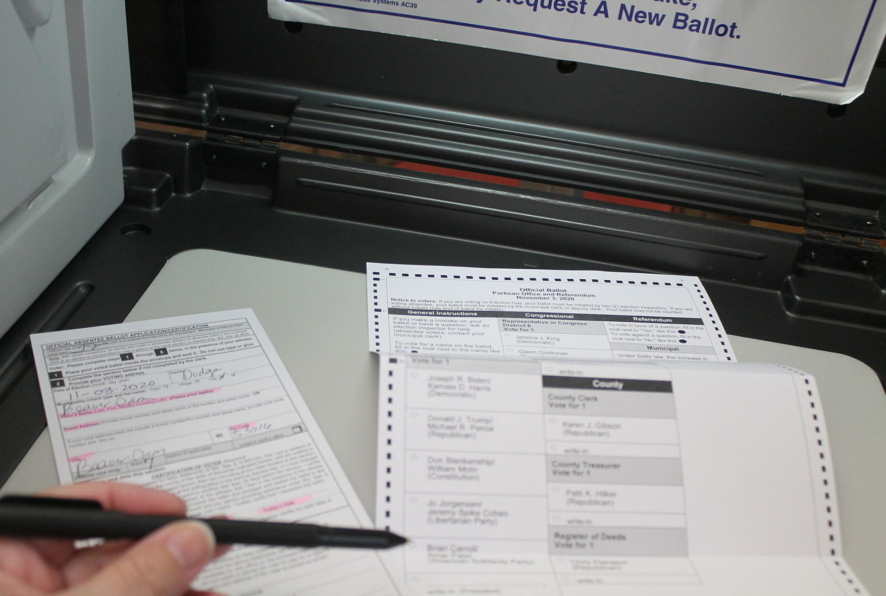 In-person absentee voting-6.jpg
